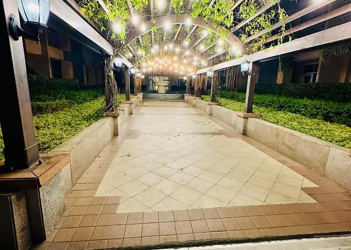 Venice Luxury Residences With Balcony Pool And Netflix Near Bgc Apartment *
