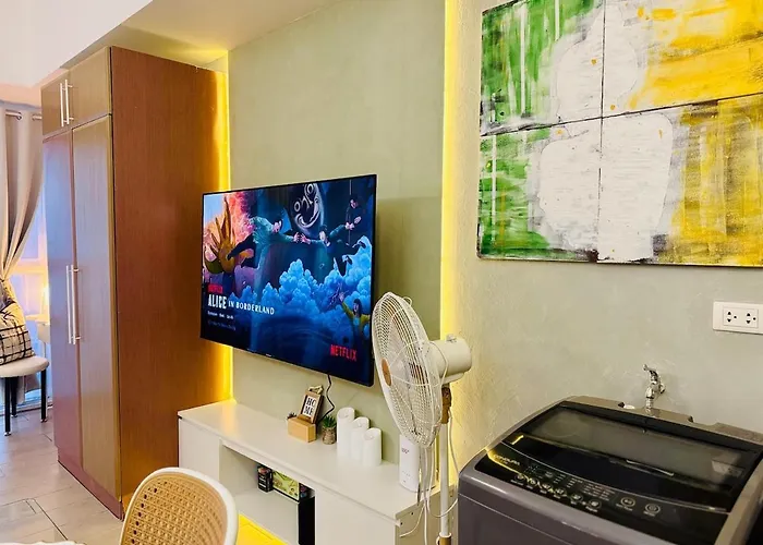 Venice Luxury Residences With Balcony Pool And Netflix Near Bgc